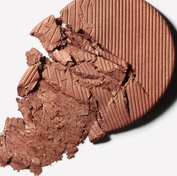 MAC Extra Dimension Skinfinish - Picture 3 of 4